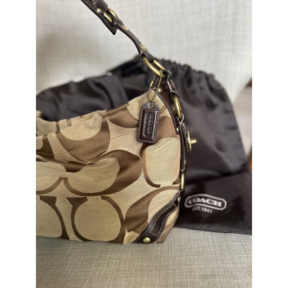 Coach Carly Signature Hobo Bag Brown Sz M Jacquard Shoulder Bag Bronze Hardware - Picture 2 of 13